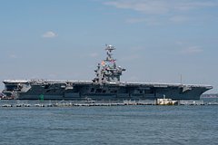 ВМС США атаковали группировки в Сомали. Удар с авианосца назвали крупнейшим в истории