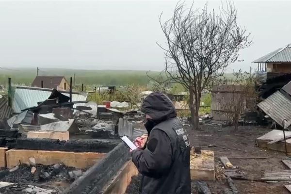 Подросток зарезал четверых сверстников и поджег дом. Нападавший не смог выбраться из здания и погиб при пожаре