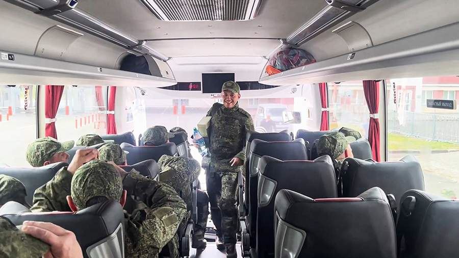 Освобожденные из плена военные ВС РФ поделились эмоциями после обмена