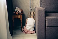 Пострадавшая от отца-насильника россиянка рассказала о вопиющем случае на линии доверия