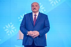 Лидер Вьетнама подарил Лукашенко его портрет из драгоценных камней