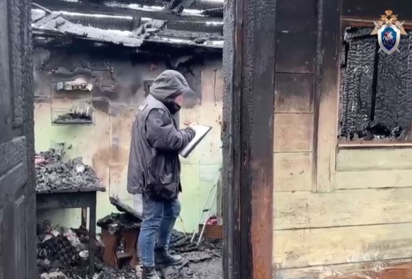 «Шокирующая ситуация». Российский подросток зарезал знакомых на даче и поджег дом. Он мог сделать это из-за безответной любви