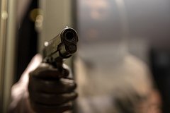 В Петербурге пятеро мужчин открыли стрельбу по прохожим
