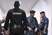 Пострадавшая от отца-насильника россиянка рассказала о вопиющем случае на линии доверия