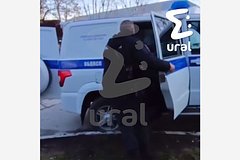 Россиянка обвинила полицейских в жестокости к донимавшему соседей 13-летнему сыну