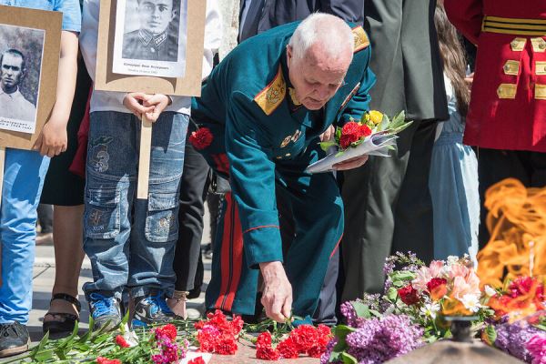 Для одних праздник, а для других — горе. Как в странах бывшего СССР отмечают день Победы