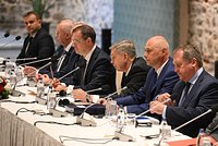 Зеленский и европейские лидеры созвонились с Трампом после его разговора с Путиным. Как они оценили инициативы президента США?