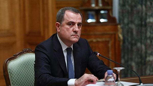 Глава МИД Азербайджана призвал к мирному урегулированию украинского кризиса